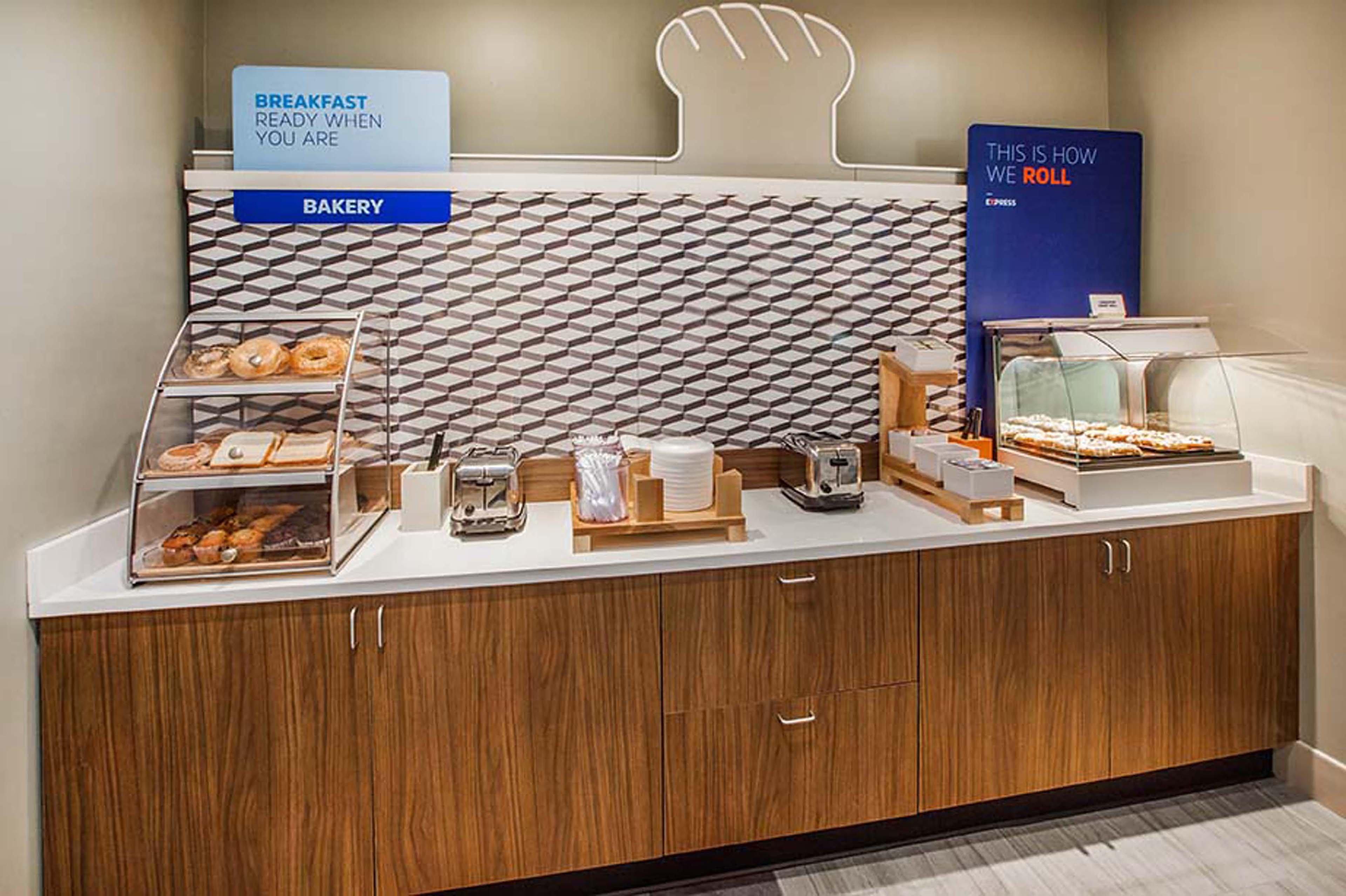 Express & Bay By Ihg Hotel 3*
