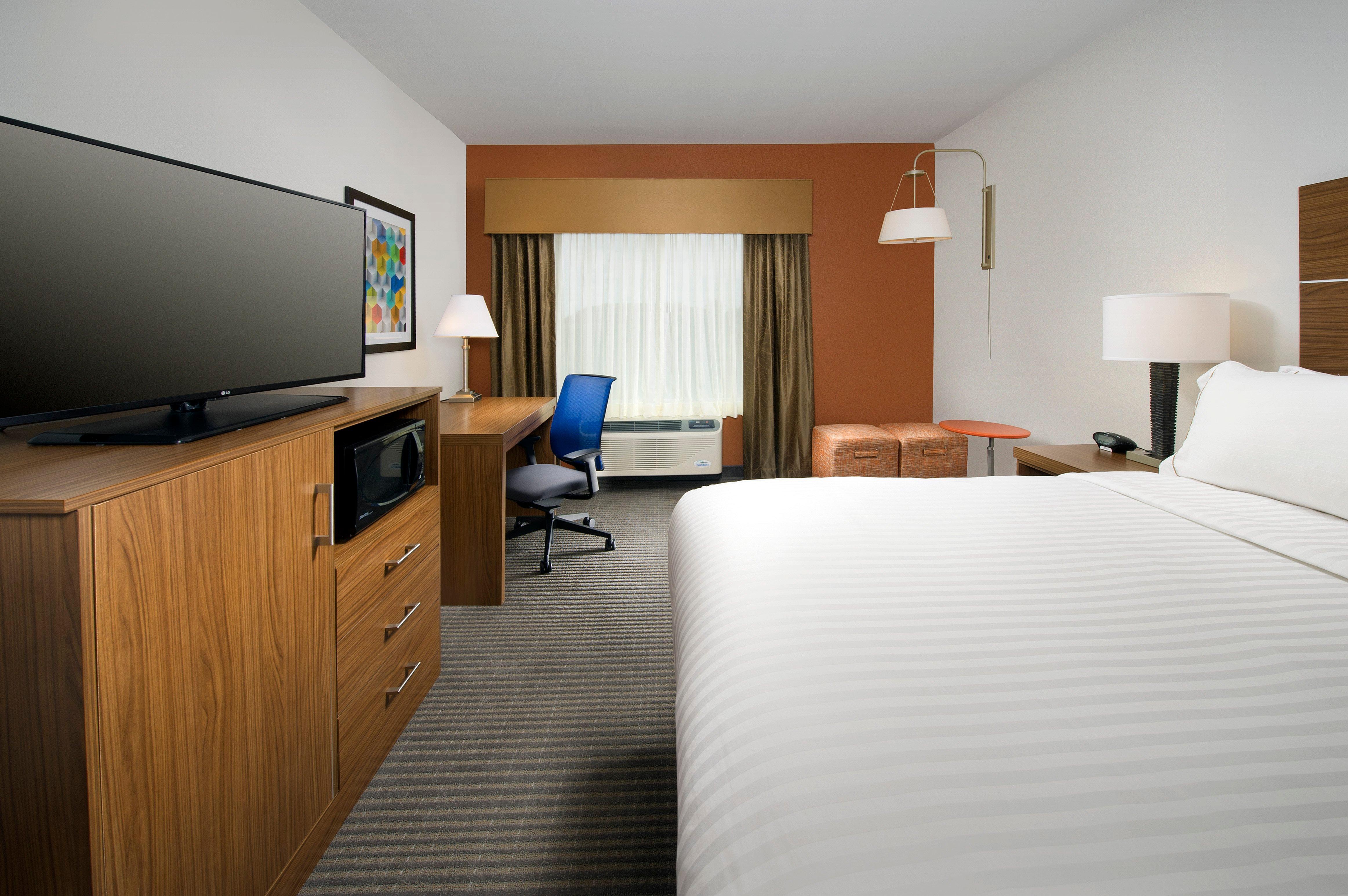Hotel Holiday Express & By Ihg 3*