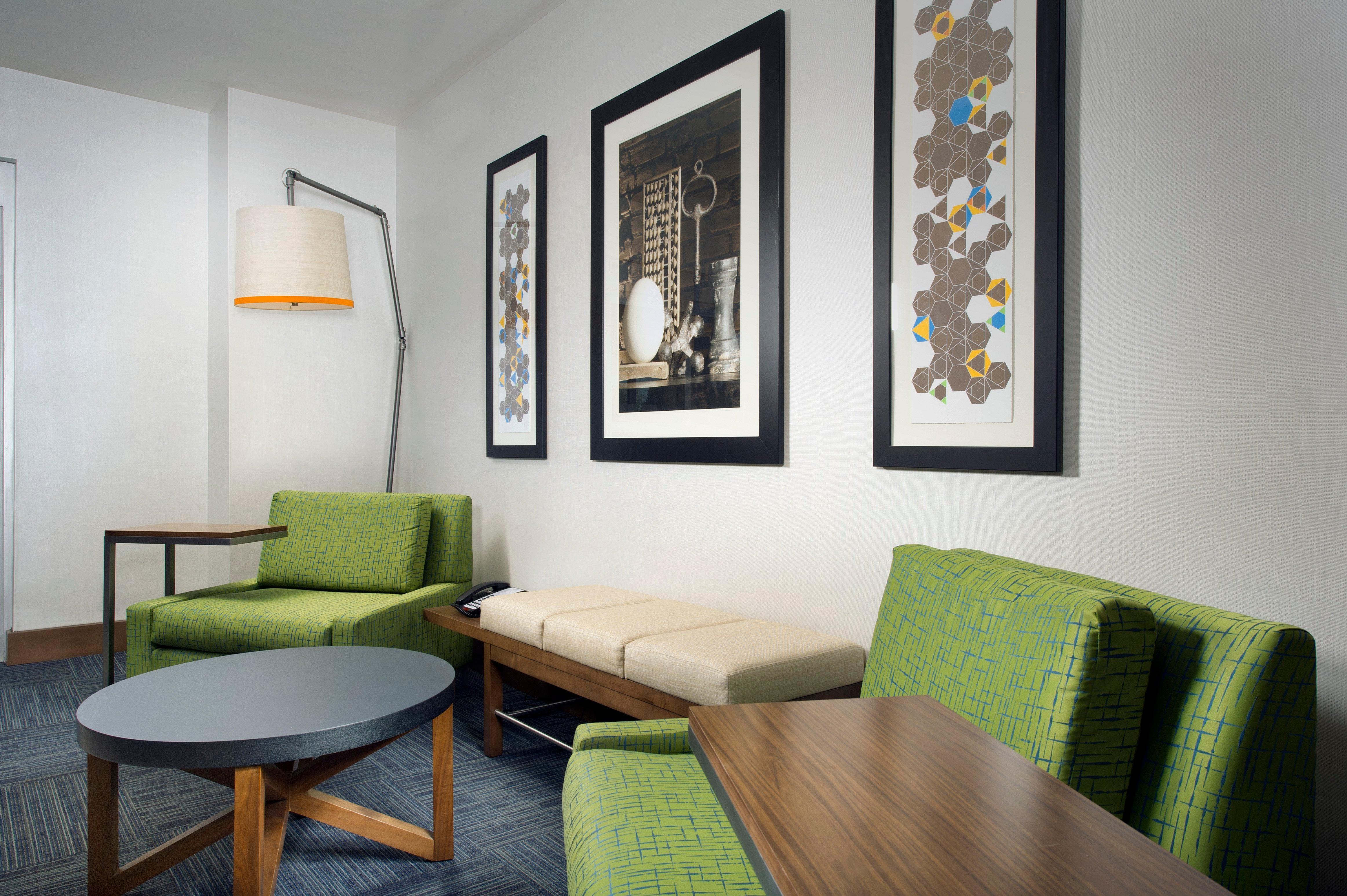 Express & Bay By Ihg