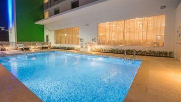 Express & Bay By Ihg Hotel 3*
