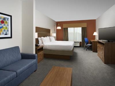 Express & Bay By Ihg